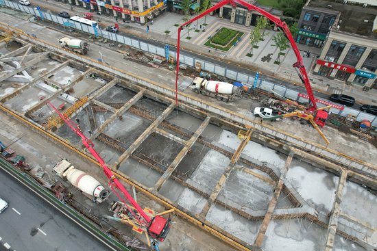 武汉地铁12号线四新中路站主体结构顺利封顶