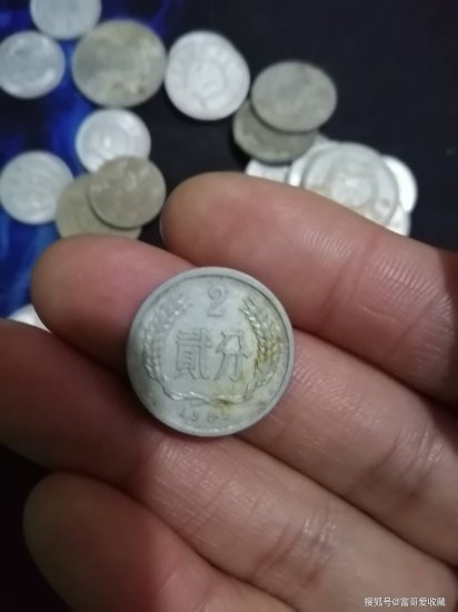 1963年的2分硬币是黑色包浆，价值<em>怎么样</em>？