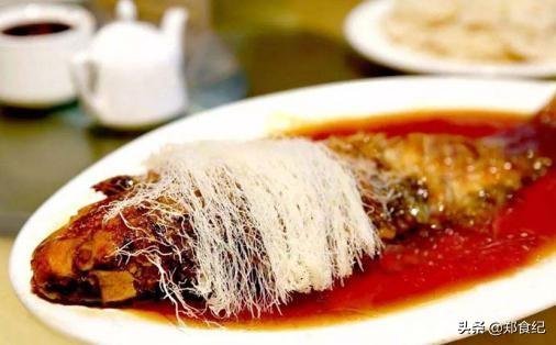 郑州隐藏的豫菜馆，三道特色美味，最后一道烧大肠，是老吃家...