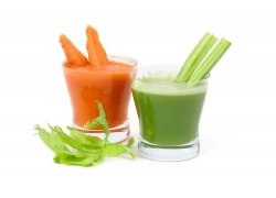 水果 芹菜汁/胡萝卜汁与芹菜汁