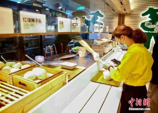 <em>北京除</em>部分区域外恢复餐饮堂食服务