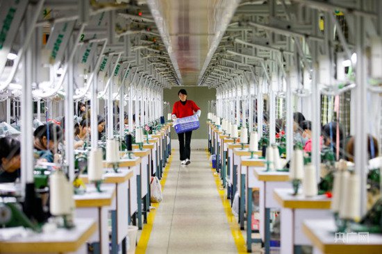 福建南安：乡村“微工厂” 助力家门口就业