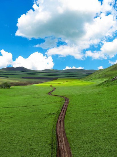 最后，旅游达人也强调了旅游的安全问题。内蒙古地域辽阔，风景区较为分散，加上气候多变，所以在自由行时，一定要注意旅行安全...