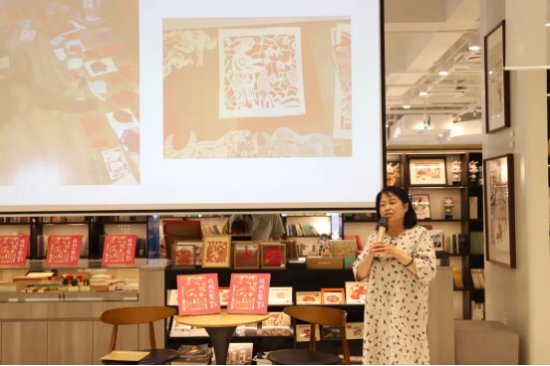 《<em>妈妈的</em>剪影》新书首发分享会暨弯弯工作室揭牌仪式在京举行