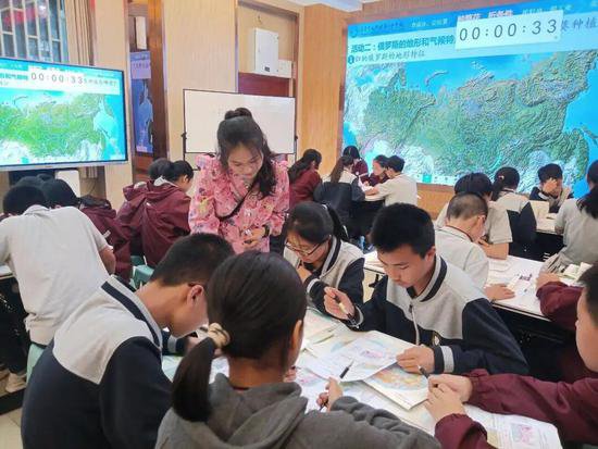 重庆科学城石板中学校承办高新区初中地理教研会