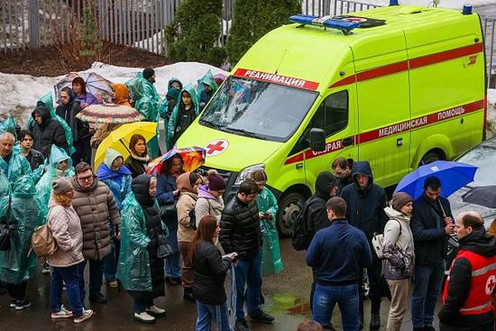 大批俄罗斯莫斯科市民自发前往献血点献血