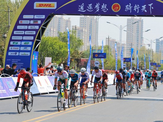 150名“精英骑手”济源竞速 中国公路自行车职业联赛<em>第二站</em>举行