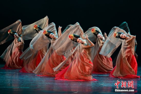 第十三届中国舞蹈“荷花奖”<em>古典舞</em>评奖在沈阳举行