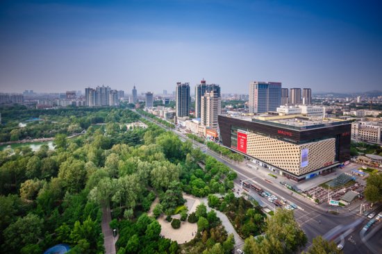淄博展出《双城记》 呼吁市民共创生态文明城