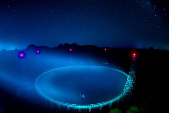 “中国天眼”发现迄今宇宙最大原子气体结构 尺度比<em>银河系</em>大20倍