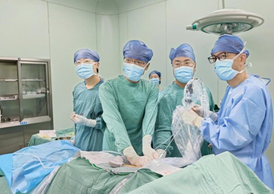 <em>全职</em>团队驻点帮建 西京医院泌尿外科正式入驻九八六