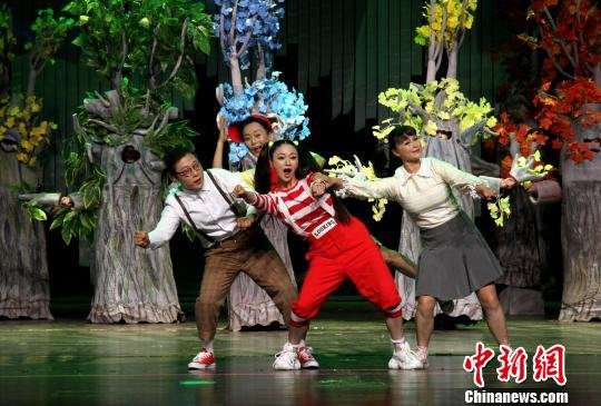 全国木偶皮影剧(节)目展演 逾600名人员演绎木偶皮影“盛宴”