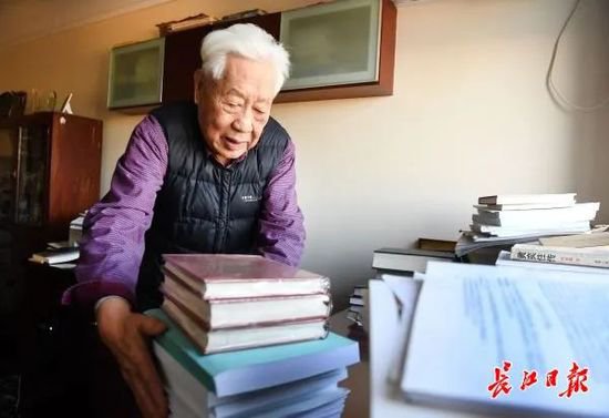 92岁教授<em>赵</em>德馨论文在知网重新上架，此前因状告知网被下架