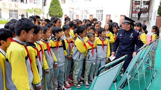 云南泸水：国家安全进校园 培育国安小卫士