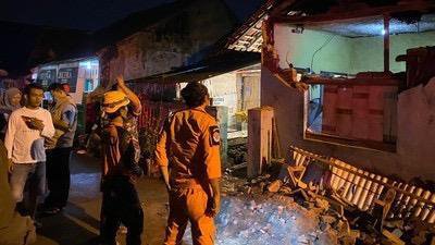 印尼6.5级地震致4人受伤 多座房屋受损
