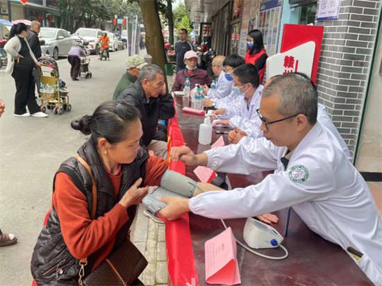 龙南市渡江镇卫生院开展服务百姓健康行动大型义诊活动