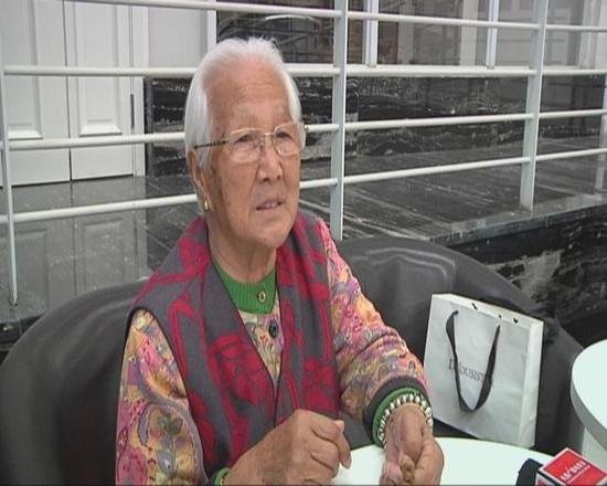 97岁奶奶众筹开超市 一半利润捐给孤儿