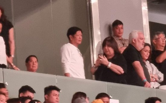 外媒：坐总统直升机去看演唱会，菲律宾总统马科斯被批