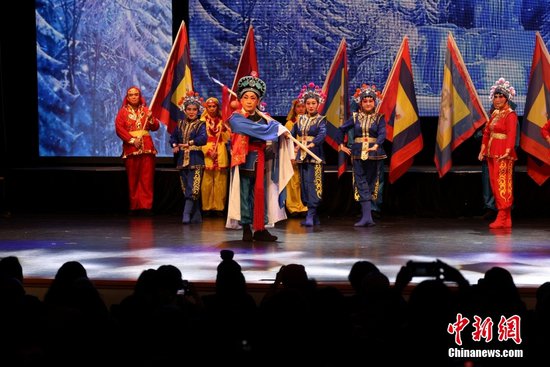 中国<em>戏曲名家</em>与多伦多票友戏迷同台表演迎新春