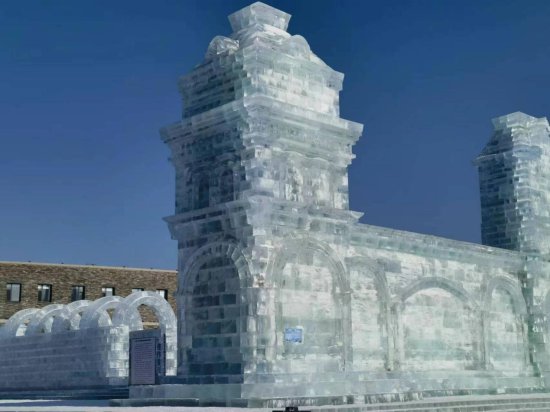 冰雪中的温暖：哈尔滨冰雪大世界贴心服务，让冰雪有了温度