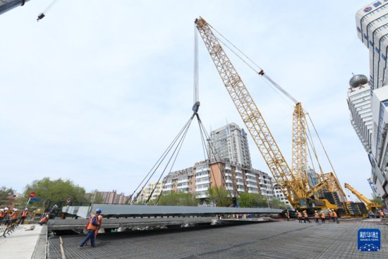 哈尔滨市西大桥218.4吨钢梁完成更换