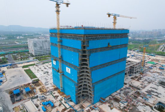 南京鼓楼医院江北院区二期项目主体结构封顶
