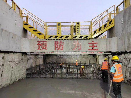 上海21号线康南路站三区基坑主体结构顺利封顶