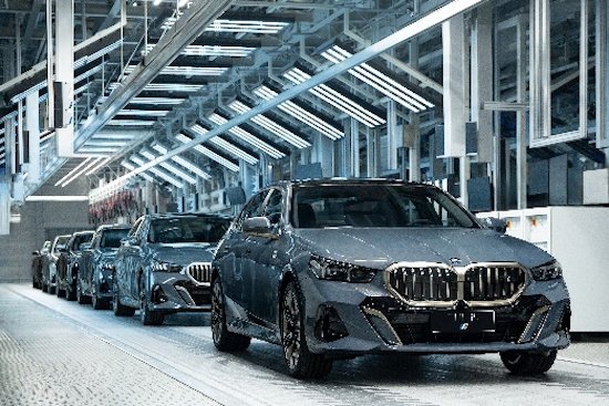 超越行业的<em>标准</em> 淬炼全新BMW 5系长轴距<em>版</em>至臻豪华品质