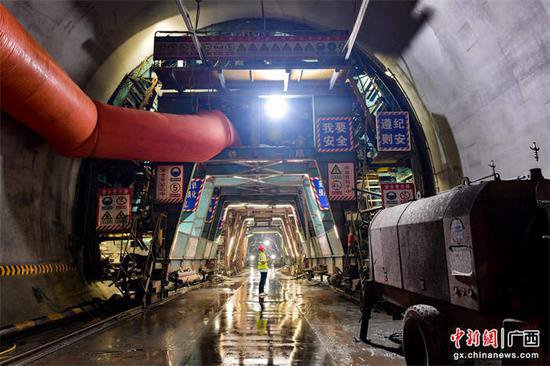 柳梧铁路全线最长隧道紫荆瑶山隧道掘进突破5000米