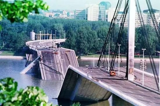 多瑙河上的三座桥