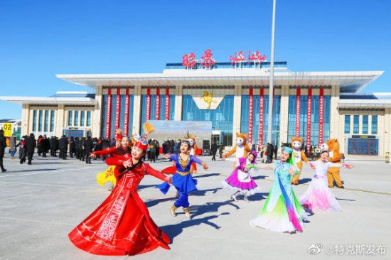 真“天马”踏雪！新疆第一个高原机场运营，从此打飞的去看...