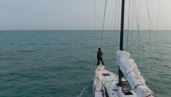 艺术家李<em>星宇</em>驾驶帆船寻声大航海， 追随鲸歌奇音