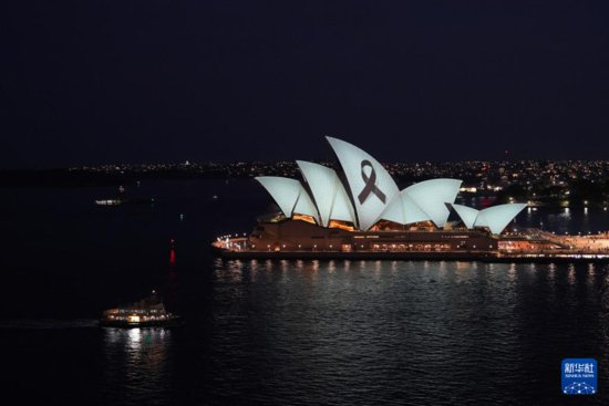 悉尼歌剧院亮灯致哀