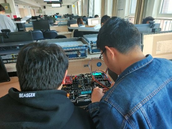 电信学院有序开展2021级通信工程第二学士学位教学活动