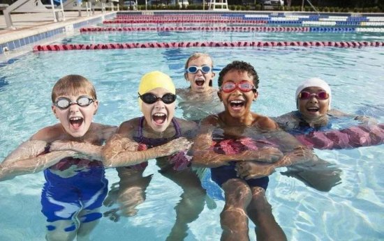 <em>多久可以学会</em>游泳？哪种泳姿最适合锻炼身体？