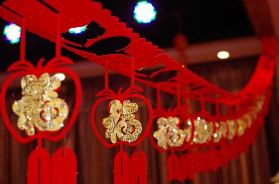 春节传统风俗系列：腊月二十七，宰公鸡，赶大集，<em>大吉大利</em>！