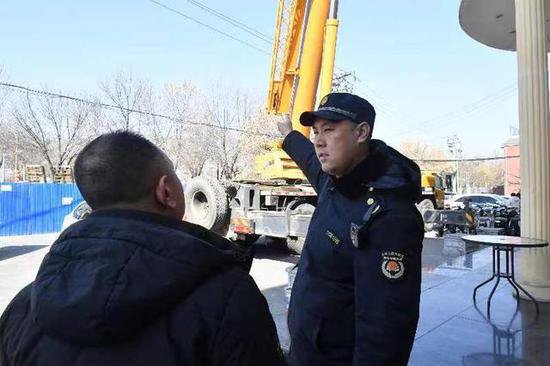 海淀城管开展电力线路设施保护专项执法检查