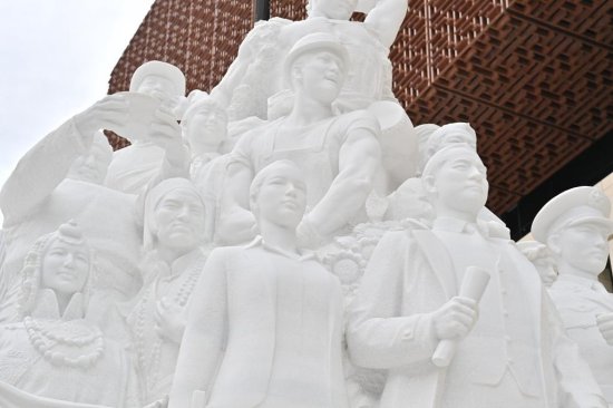 揭秘中国共产党历史展览馆五组艺术雕塑的细节<em>和寓意</em>！