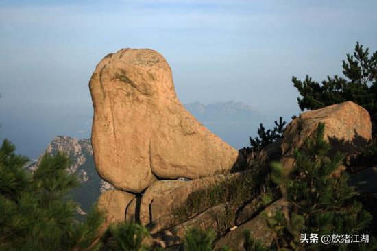 青岛大珠山的巨石不仅怪异，而且不忍直视，女生看了都脸红