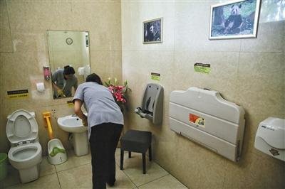 探访北京景区“第三卫生间”：民众不知情 使用率不高