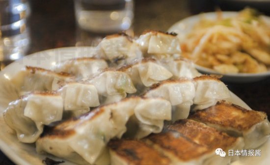 日本人为何不吃水饺，却把煎饺当成配饭小菜？