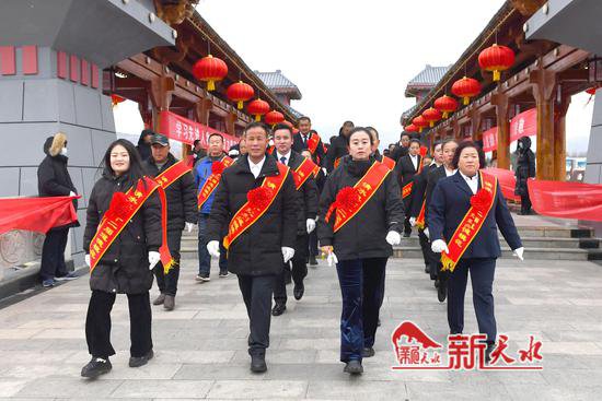 清水县举行第十二届道德模范风采展示及表彰活动