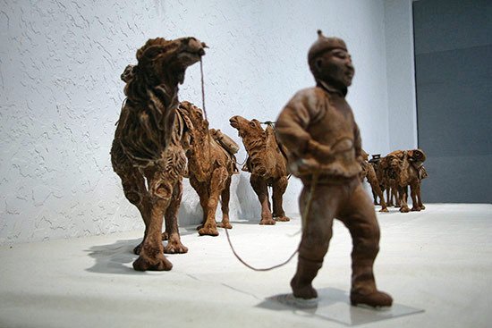 “<em>梦驼铃</em>·丝绸之路的记忆”乌拉特泥塑展在北京举办