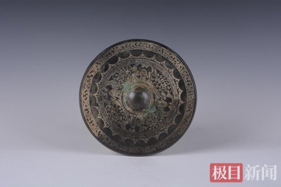 穿越千年的鄂州铜镜：花样用途曾作爱情信物，制作工艺急需下代...