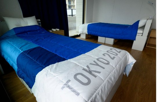 韩媒：韩国举重运动员在日本奥运村的纸板<em>床</em>裂了，已经发了<em>视频</em>...