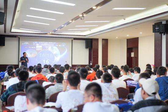 “未来宇航员”火箭发射研学营在文昌开营 点燃青少年航天梦想