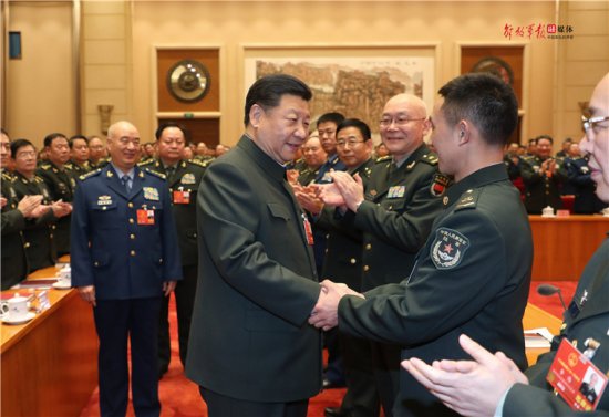 和习主席握手的藏族战士：主席<em>最牵挂的</em>是基层