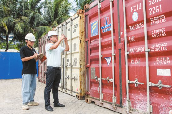 海口查获25个集装箱重600吨疑似非法转运危险废物
