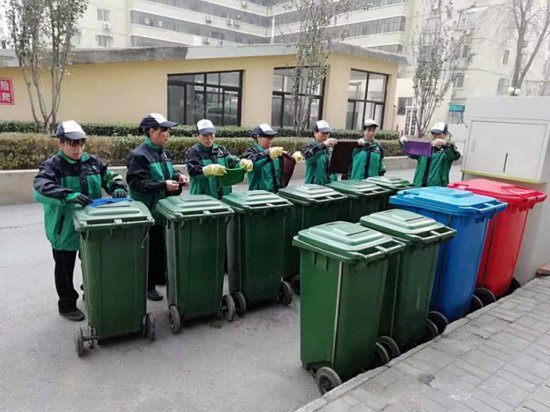 49岁保洁员北漂近30年：卖过菜捡过垃圾<em> 8平米的</em>房子就是家