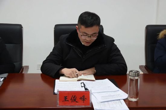 河南淮滨县法院召开第一党支部专题组织生活会